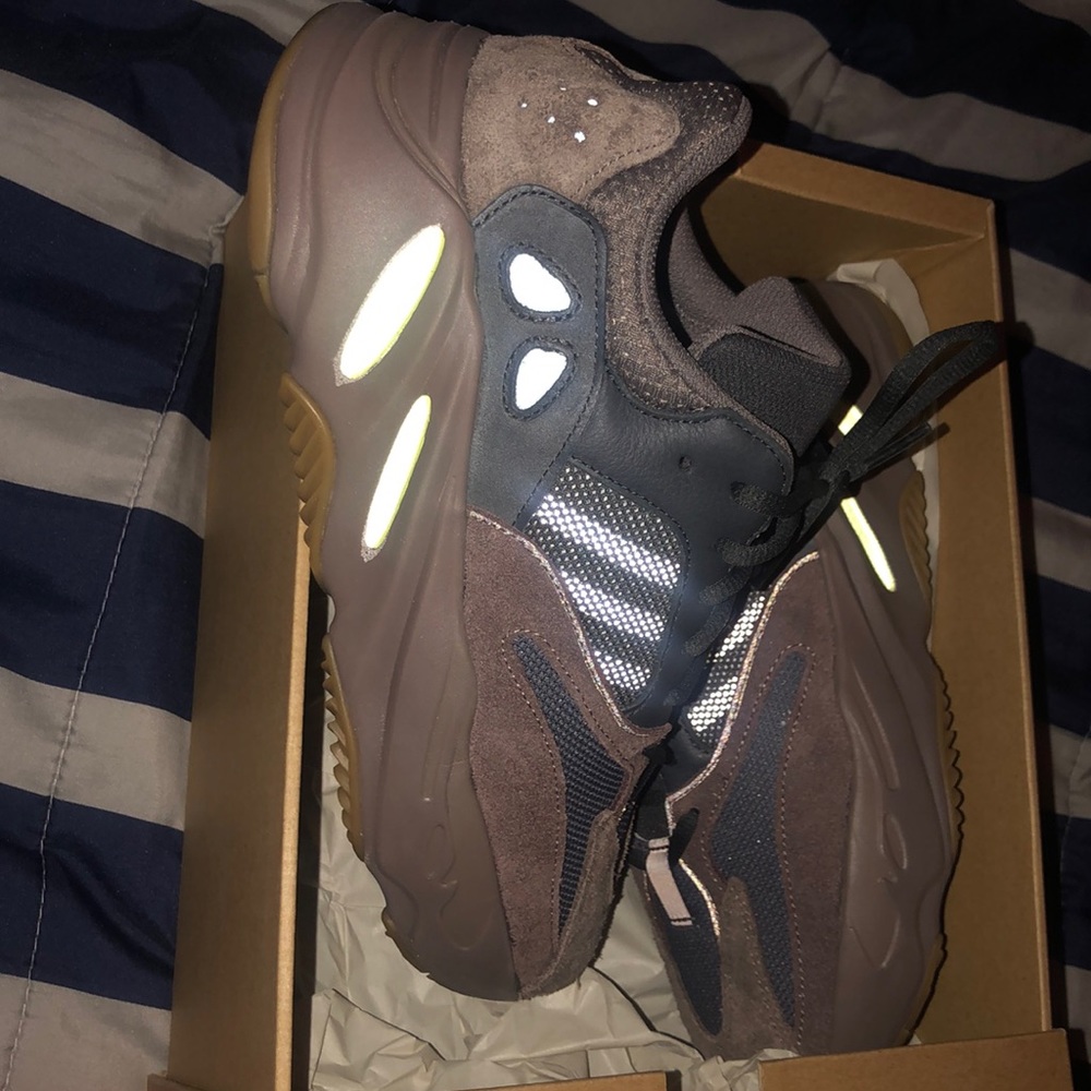 Yeezy 700 Mauve